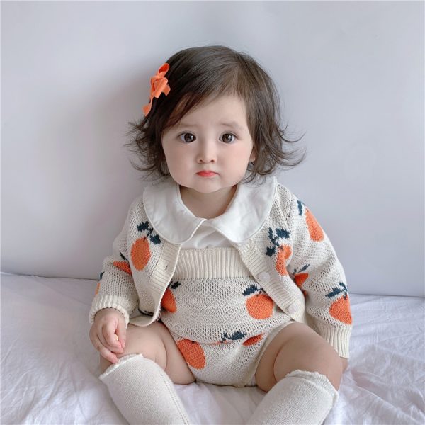 Baby bodysuit with long sleeves